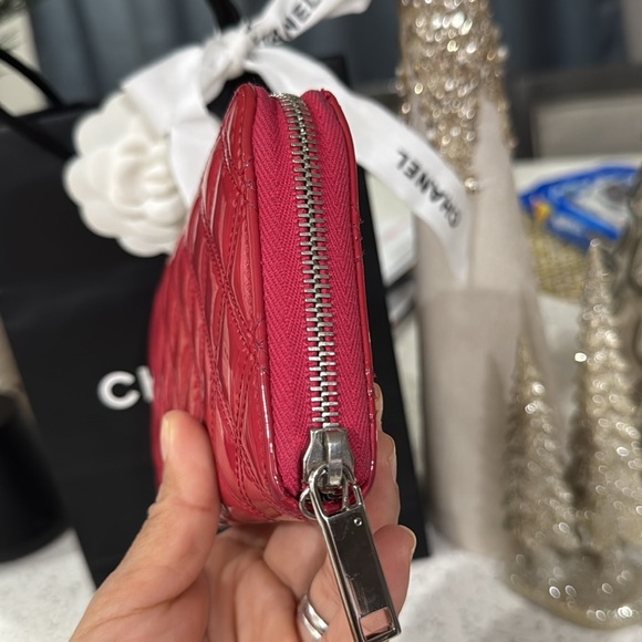 🩷CHANEL Patent Quilted Double Stitched Zip Around Wallet - Picture 9 of 17